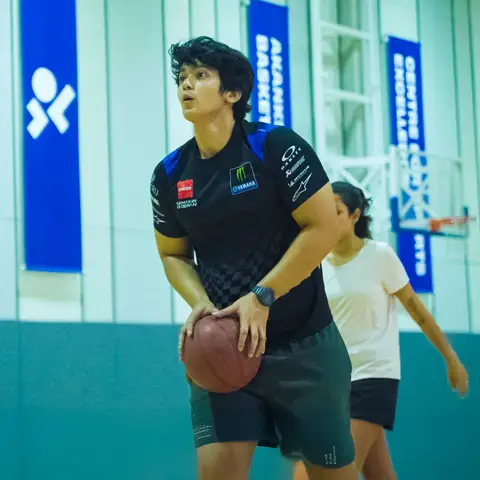 Receive expert guidance from a dedicated sports assistant.