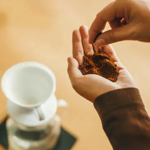 Test your skills, compete in manual brewing, and win freshly ground coffee.