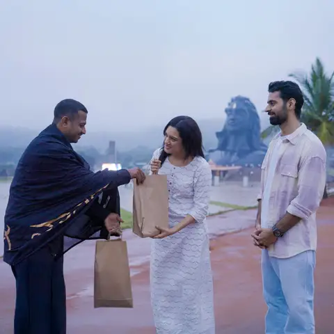 Carry a souvenir home.