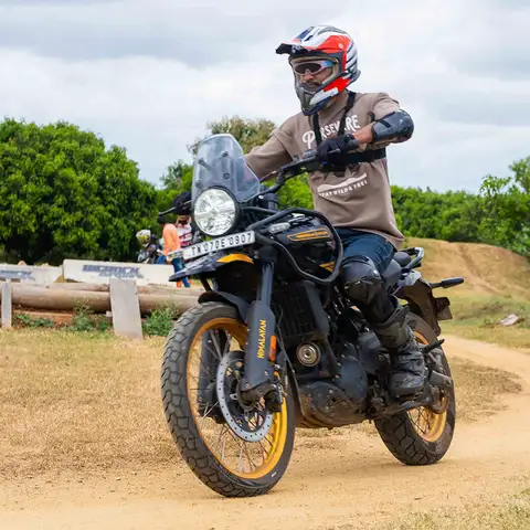 Put your skills to the test on the MX track, a controlled environment with jumps and berms, designed for high-speed off-roading.