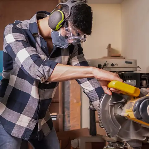 No compromise on safety. Glasses, noise-canceling headphones, face masks - sanitised and provided.