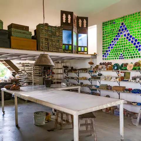 Create in an inspiring, eco-friendly studio with access to top-quality materials and professional-grade tools.