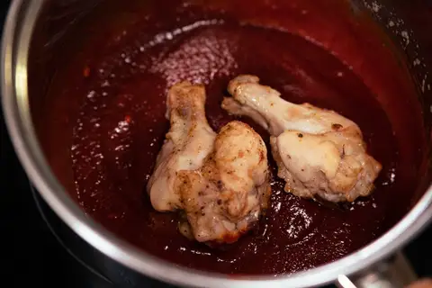 Learn to make chicken in red wine sauce.