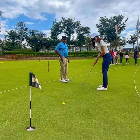 Master your putt in a fun competition with your friends and other participants.